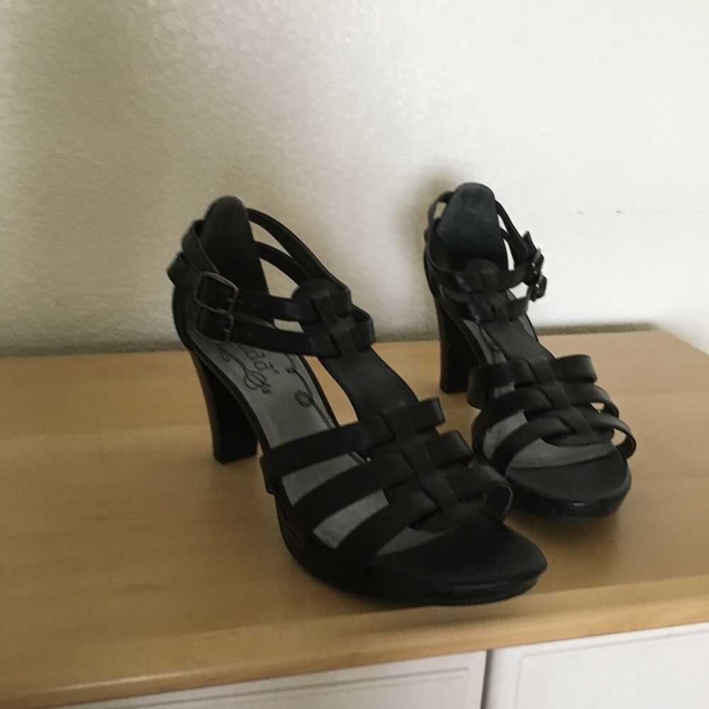 Mudd Sandals